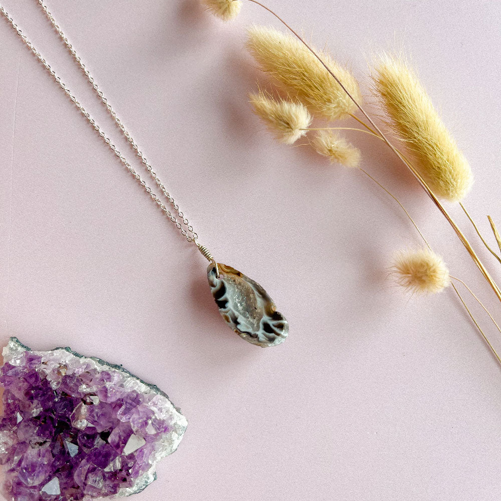 Agaat geode ketting 1 - zilver (one of a kind)