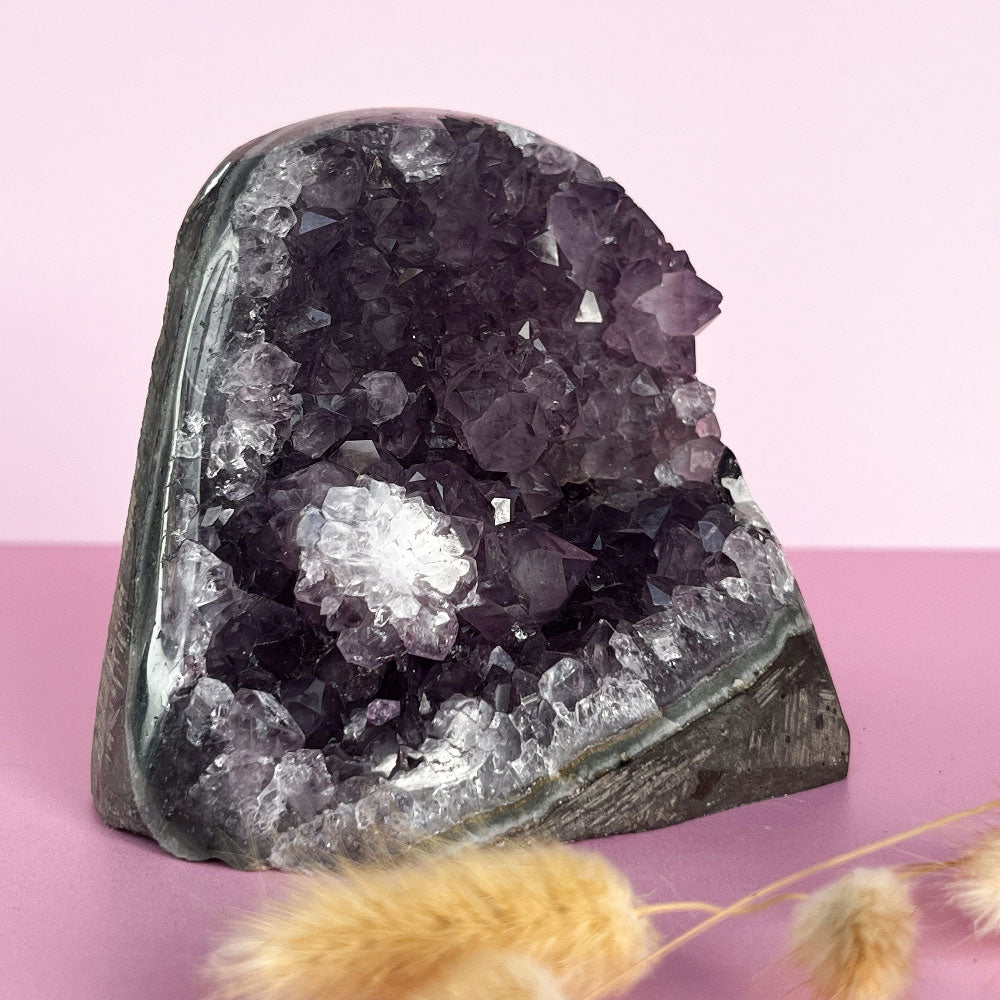 Amethist op standvlak 2 - uniek