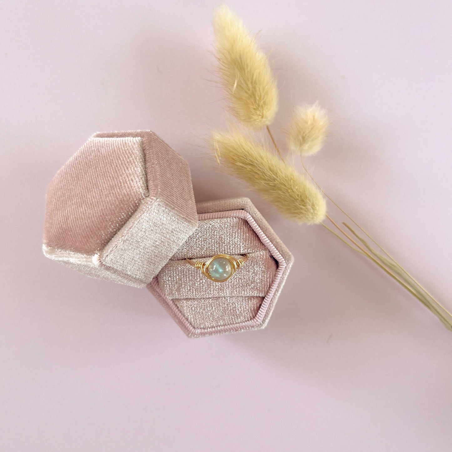 Labradoriet ring goud