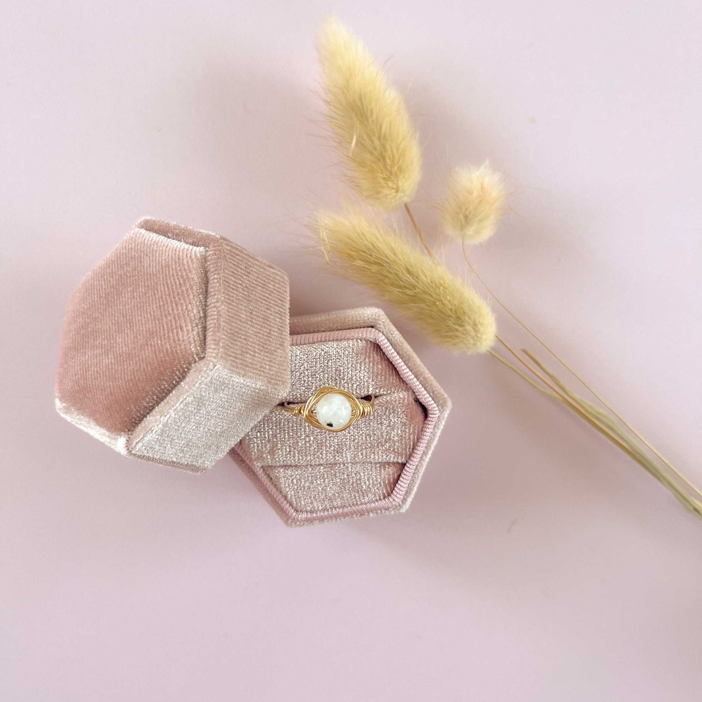 Regenboog maansteen ring goud