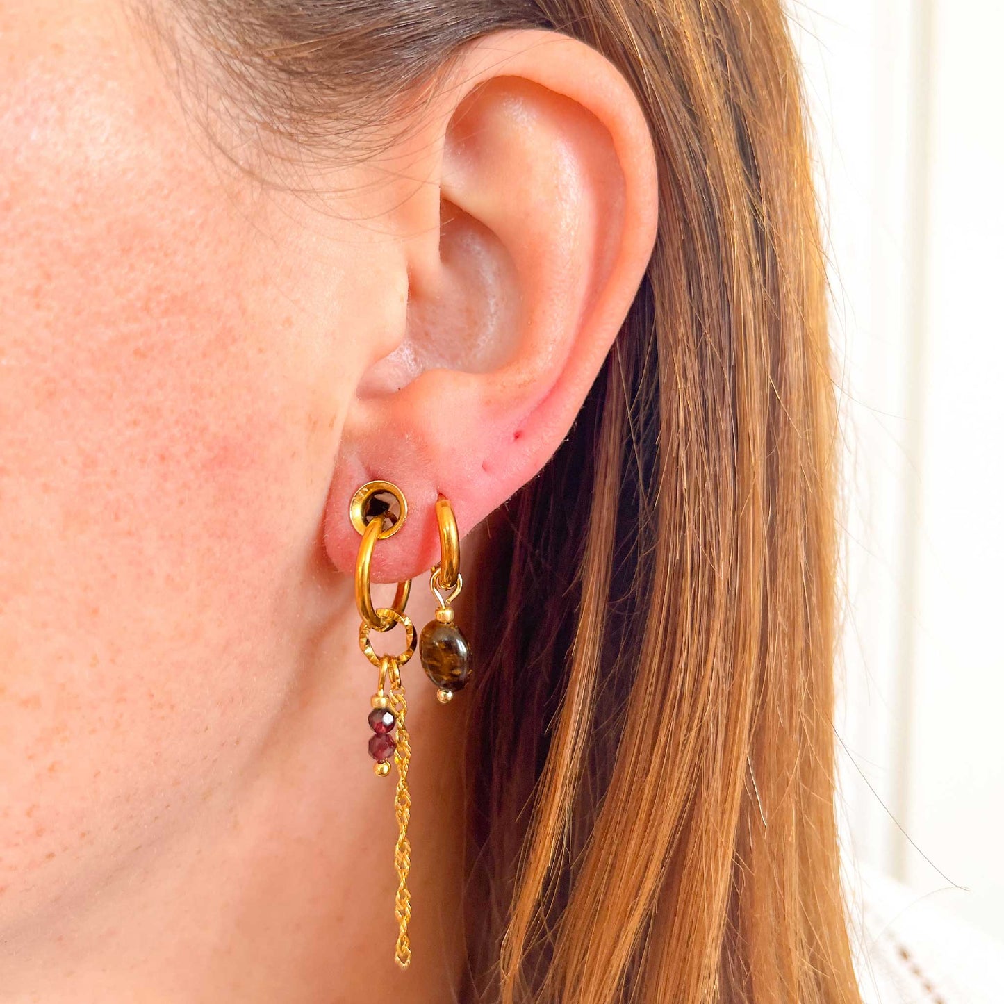 Selena oorbellen granaat - goud