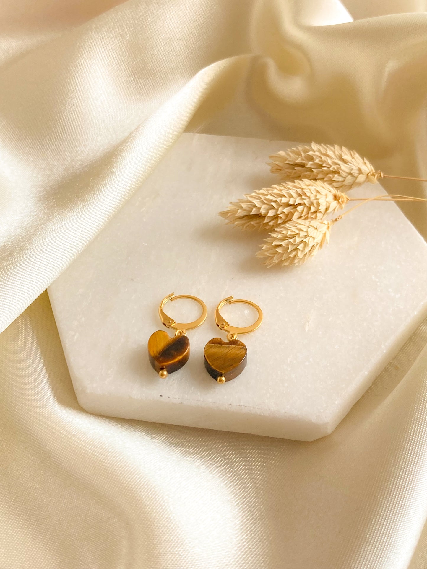Tijgeroog hart oorbellen goud