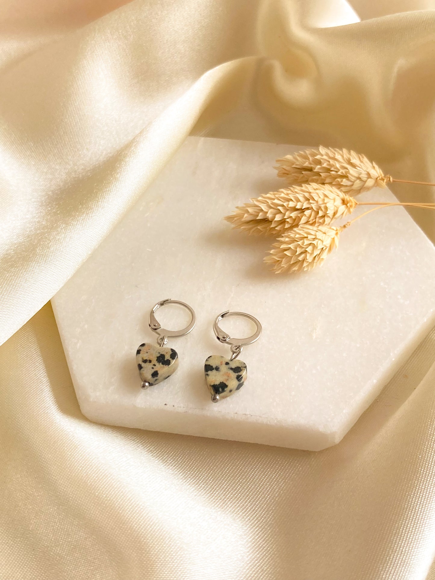 Dalmatiër jaspis hart oorbellen zilver