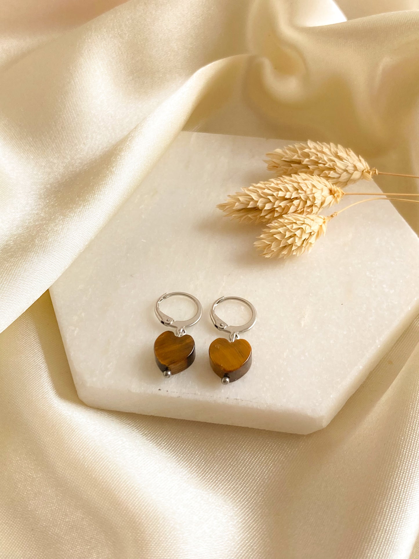 Tijgeroog hart oorbellen zilver