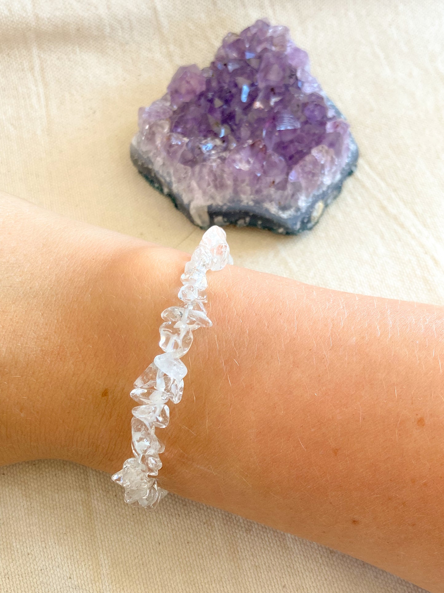 Bergkristal chipstone armband