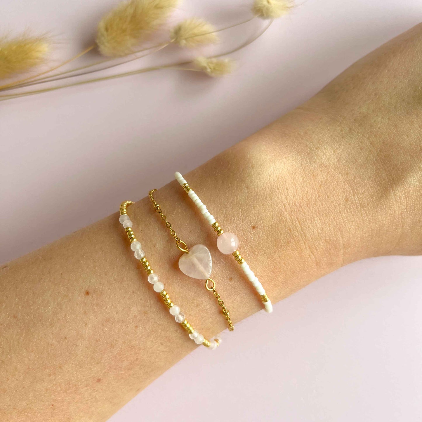 Rozenkwarts rond armband