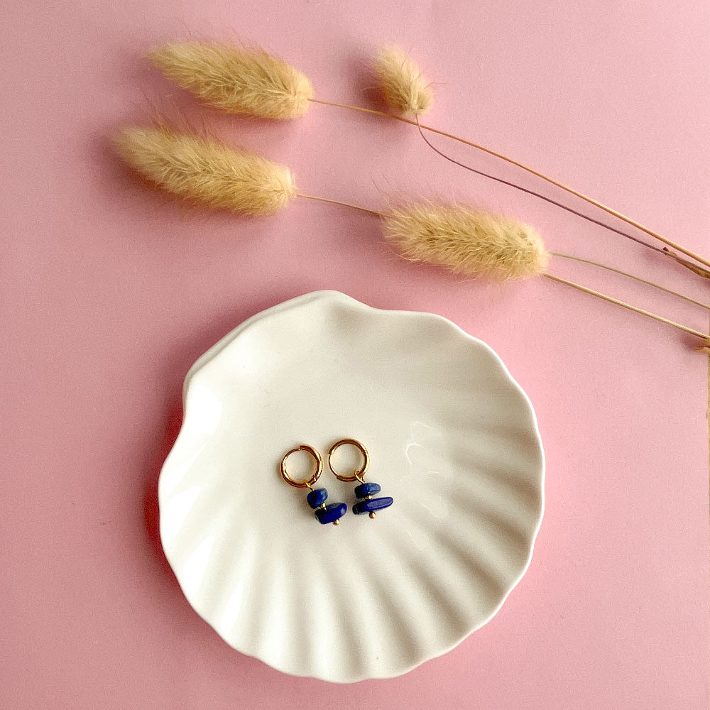 Lapis lazuli tiny chip oorbellen