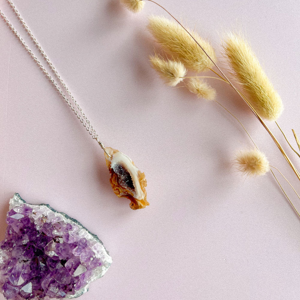 Agaat geode ketting 2 - zilver (one of a kind)