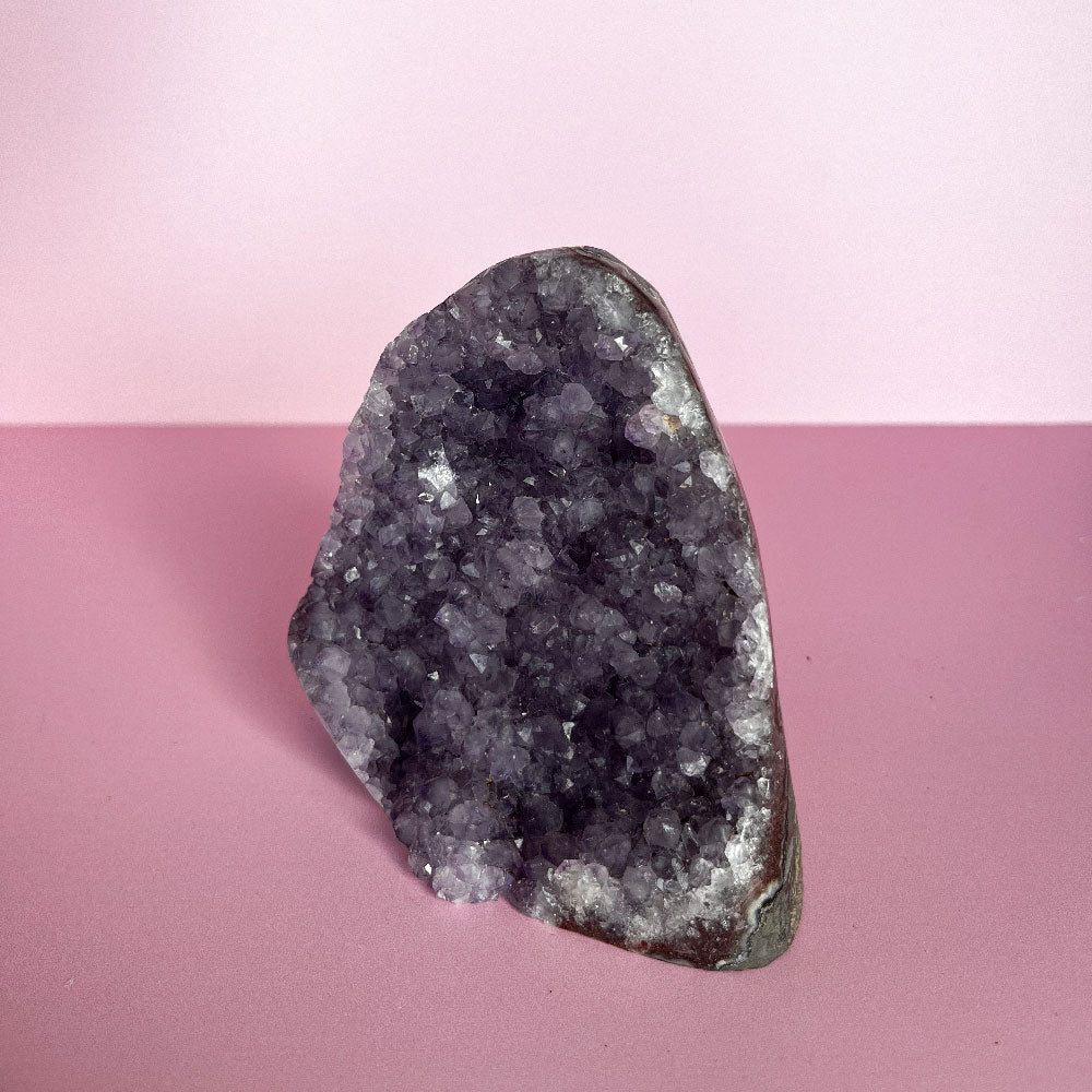 Amethist op standvlak 1 - uniek