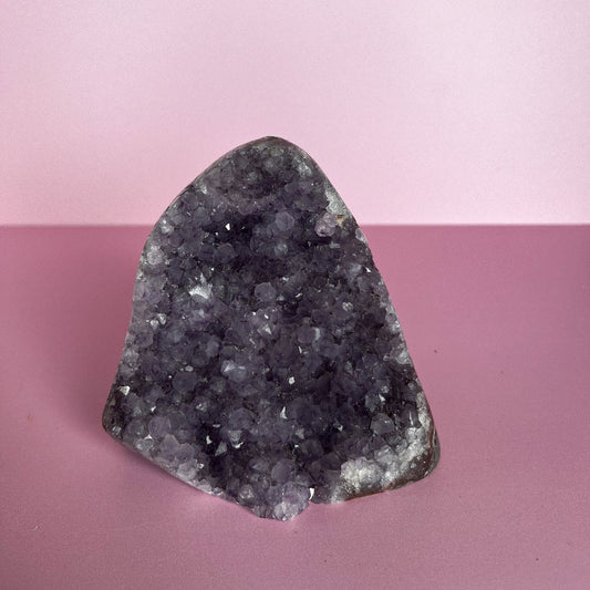 Amethist op standvlak 1 - uniek