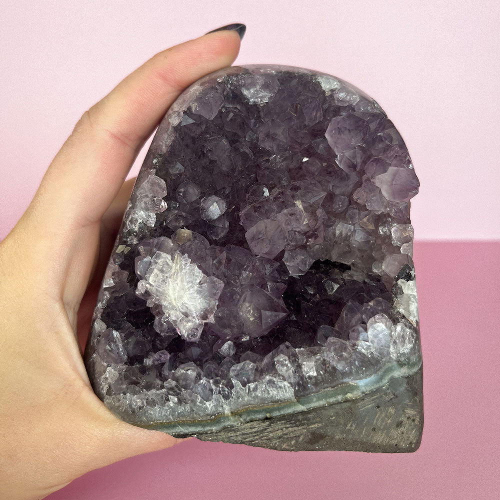 Amethist op standvlak 2 - uniek