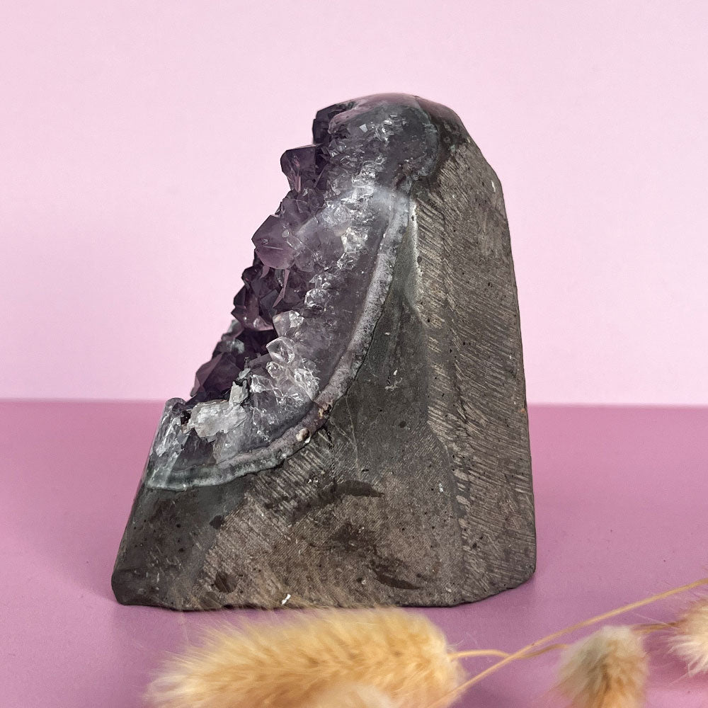 Amethist op standvlak 2 - uniek