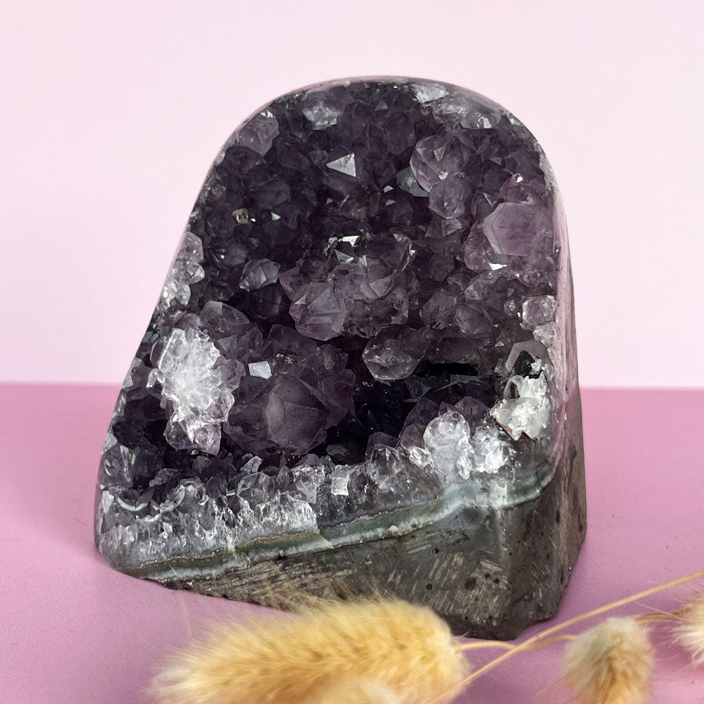 Amethist op standvlak 2 - uniek