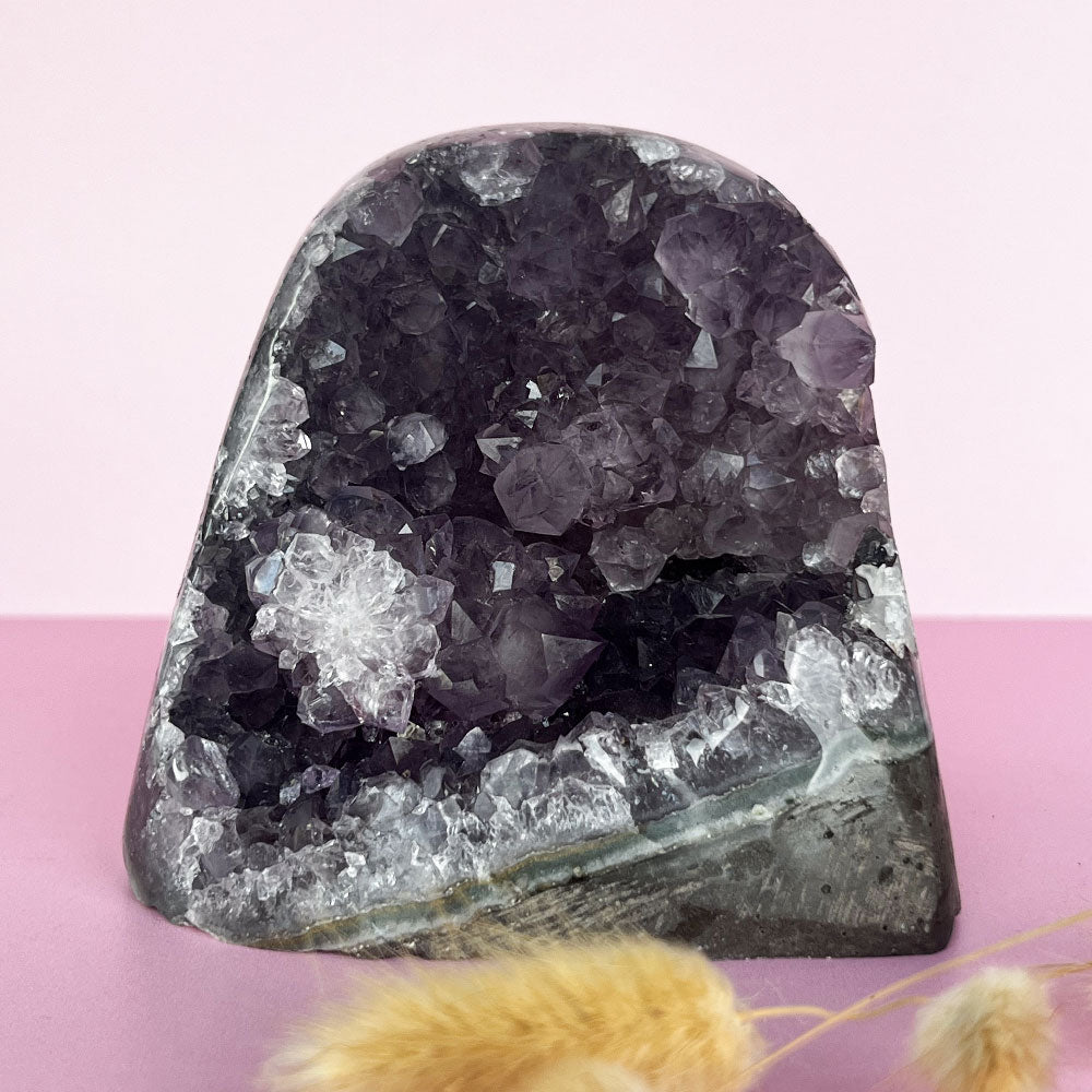 Amethist op standvlak 2 - uniek