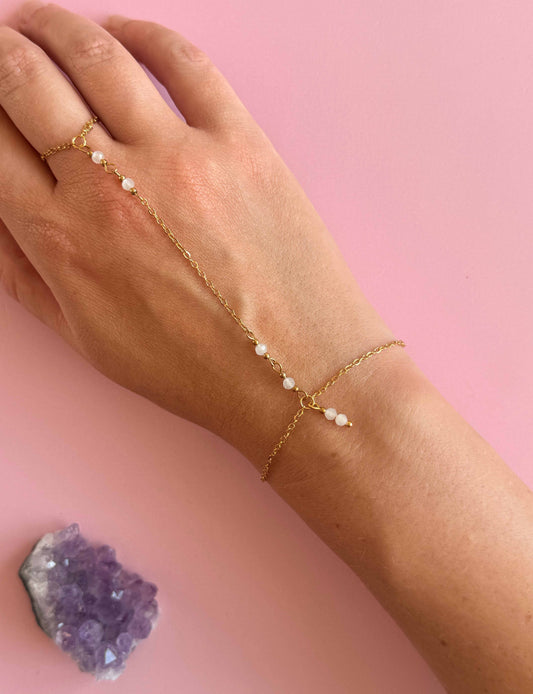 Emma Maansteen Hand Chain - goud