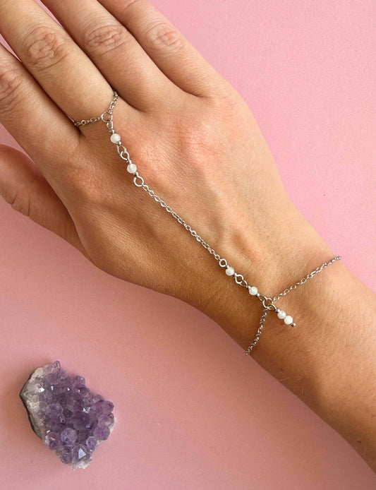 Emma Maansteen Hand Chain - zilver