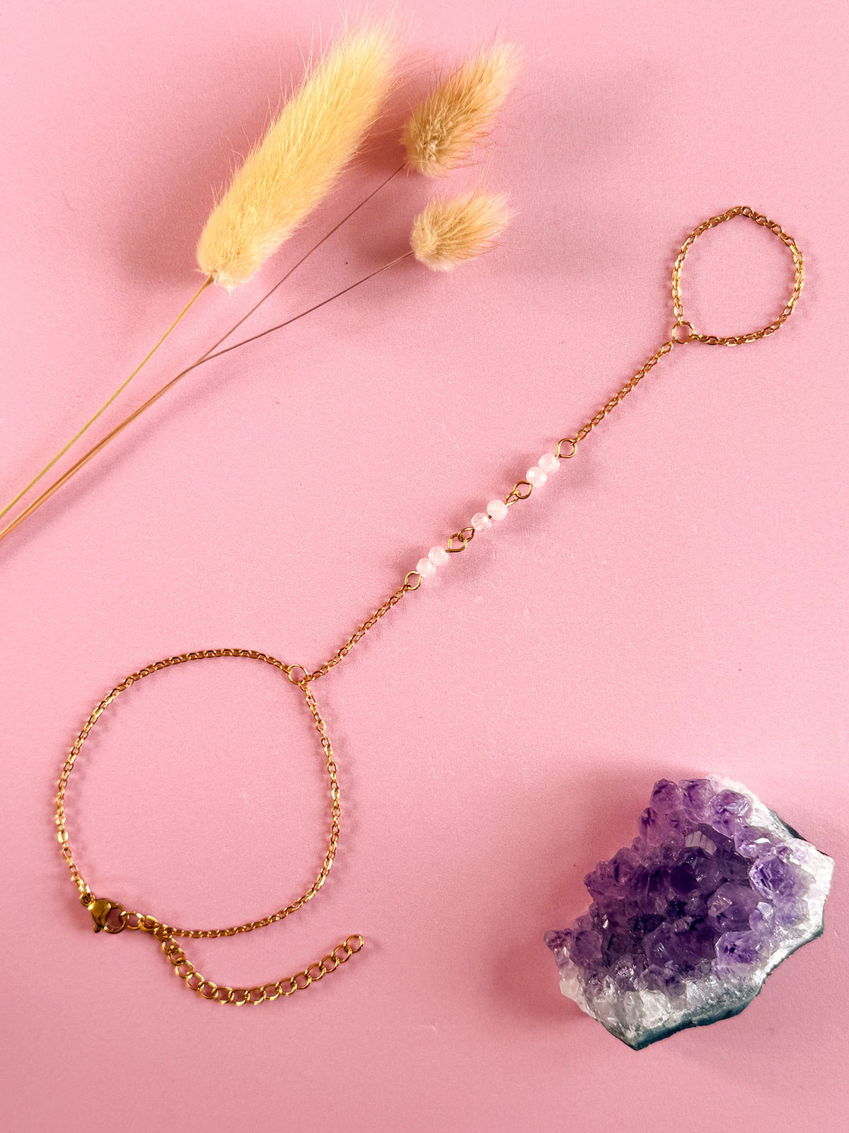 Lisa Rozenkwarts Hand Chain - goud
