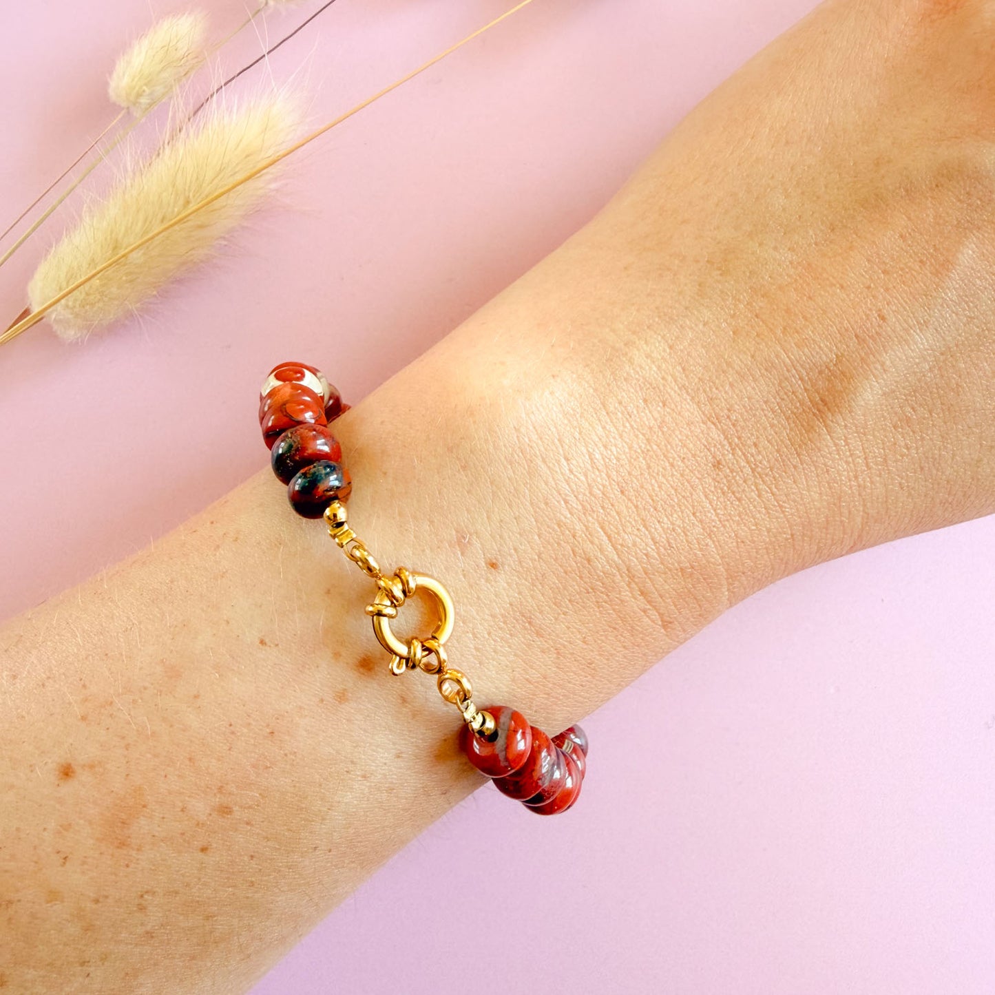 Nyla armband goud - rode jaspis - grounding energy